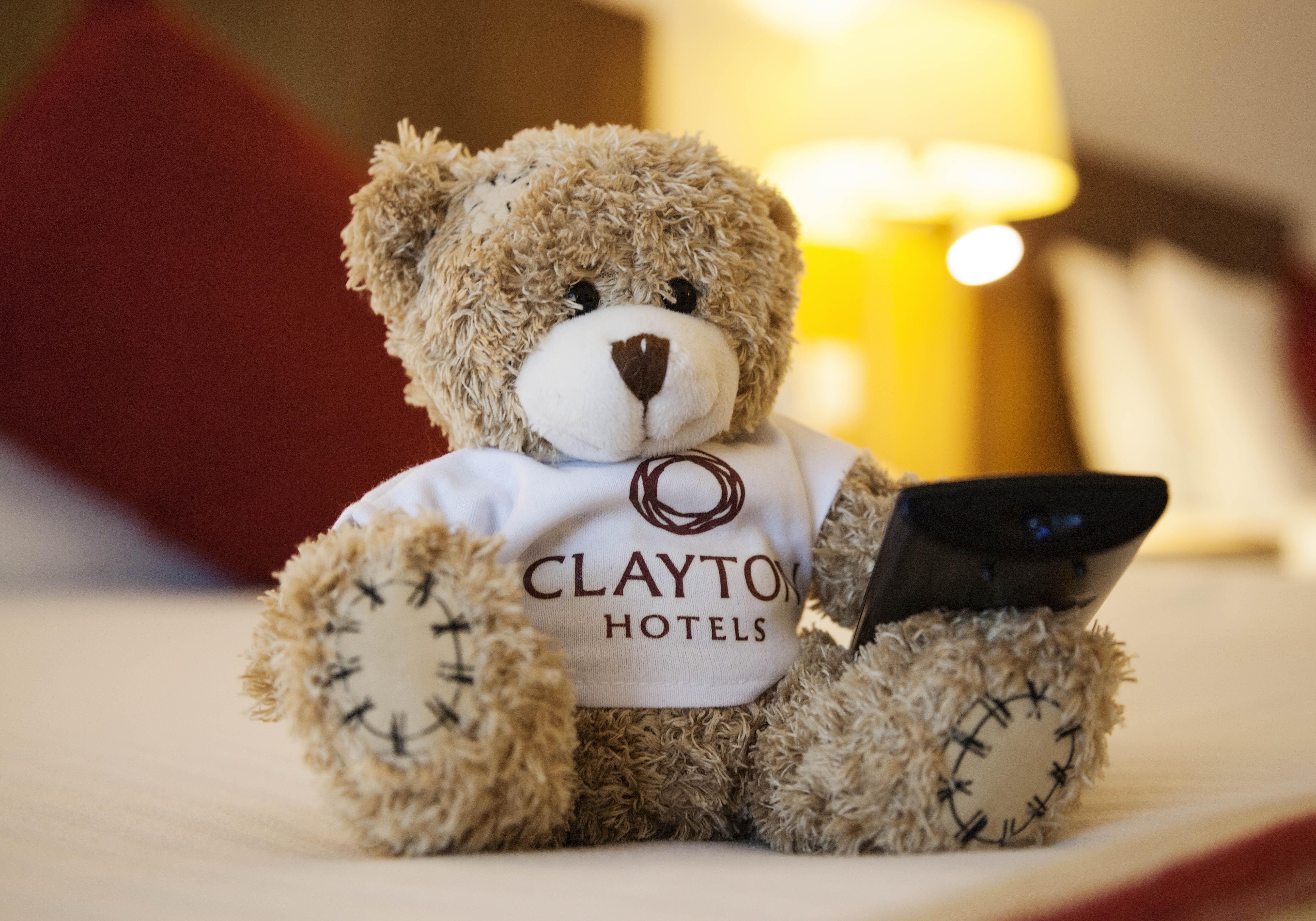 Clayton Hotel Cardiff Lane Dublin Bagian luar foto